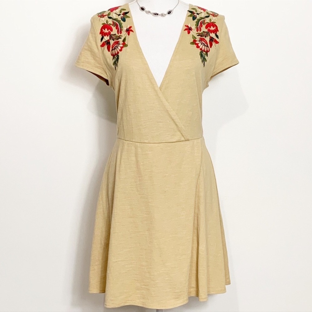 ✔️NWT|ZARA|Embroidered Surplice Wrap Dress|Med